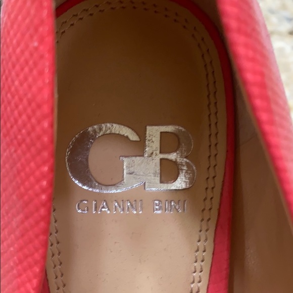 Heels - Picture 4 of 4